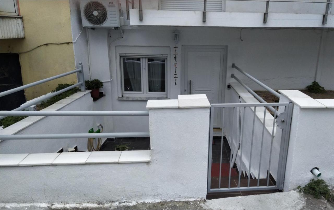 Celia'S Studio Apartment Nea Peramos  Exterior photo